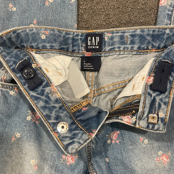 Gap Denim Jeans with Floral Print Regular Girlfriend Sz 6 - Gap for Good - Picture 3 of 4